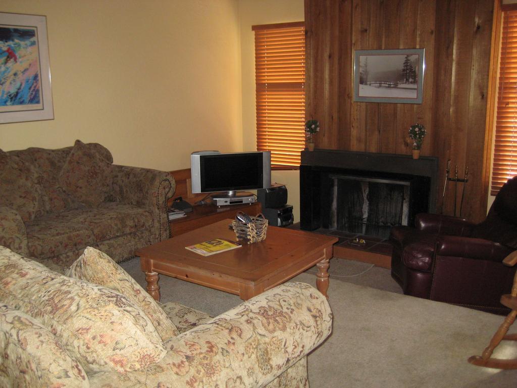Val D'isere By Mammoth Reservation Bureau *