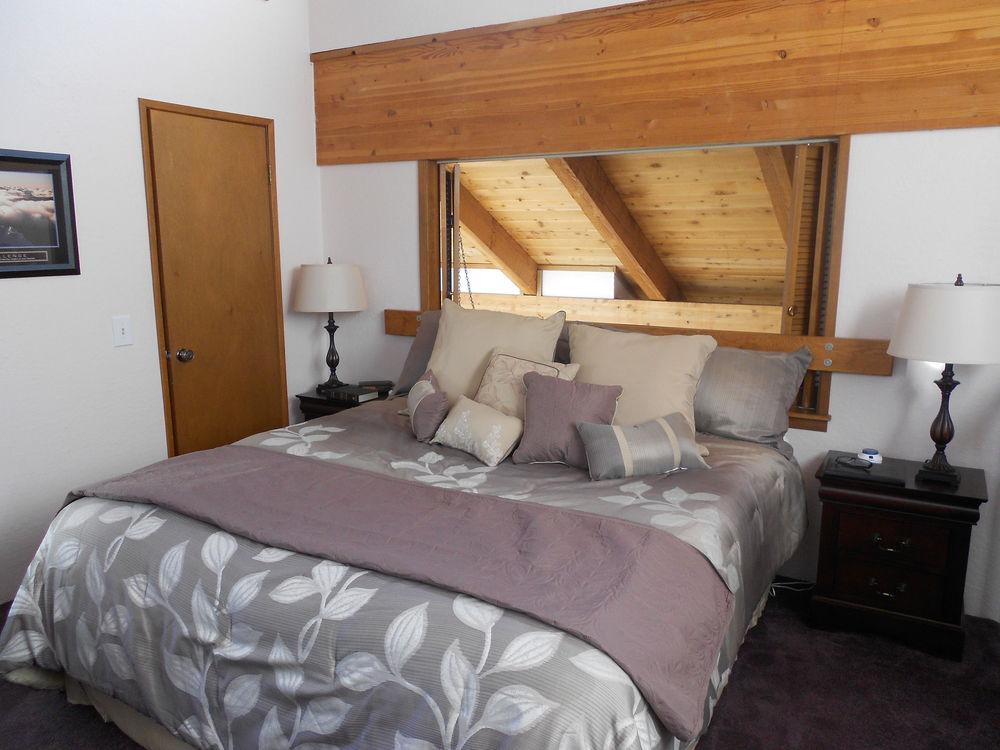 Val D'isere By Mammoth Reservation Bureau * Mammoth Lakes